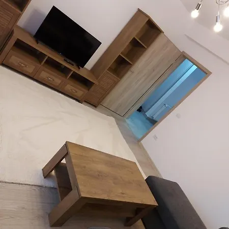 Apartament Roland 1 *