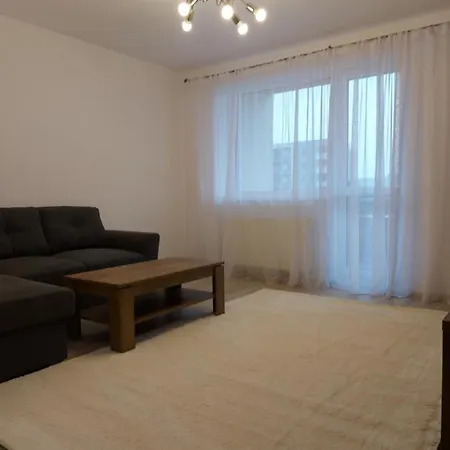 Apartament Roland 1 *